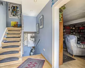 Ratingen-Ost: Doppelhaushälfte mit Carport, Wintergarten und großem Grundstück