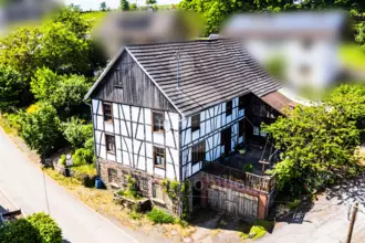 Sanierungsbedürftiges Fachwerkhaus mit Scheune in ruhiger Lage!