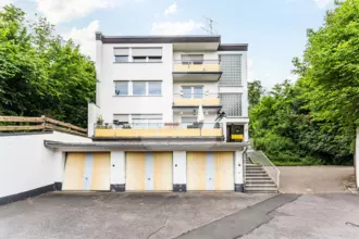 Attraktives Mehrfamilienhaus mit angrenzendem Grundstück in Rösrath.