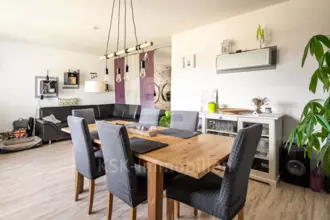 Großzügige 4-Zimmer-Wohnung mit Loggia, Aufzug und familienfreundlichem Grundris...