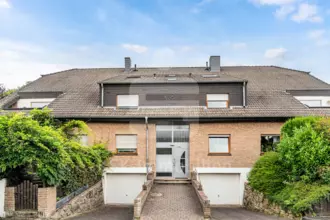 Renovierungsbedürftige Dachgeschosswohnung mit Balkon und Tiefgaragenstellplatz ...