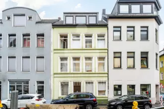 Kapitalanlage in Toplage Köln-Deutz: Denkmalgeschütztes MFH nahe Rheinufer mit E...