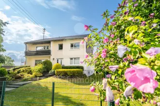 Gepflegtes Zweifamilienhaus auf großem Grundstück modernisiert & vielseitig nutz...